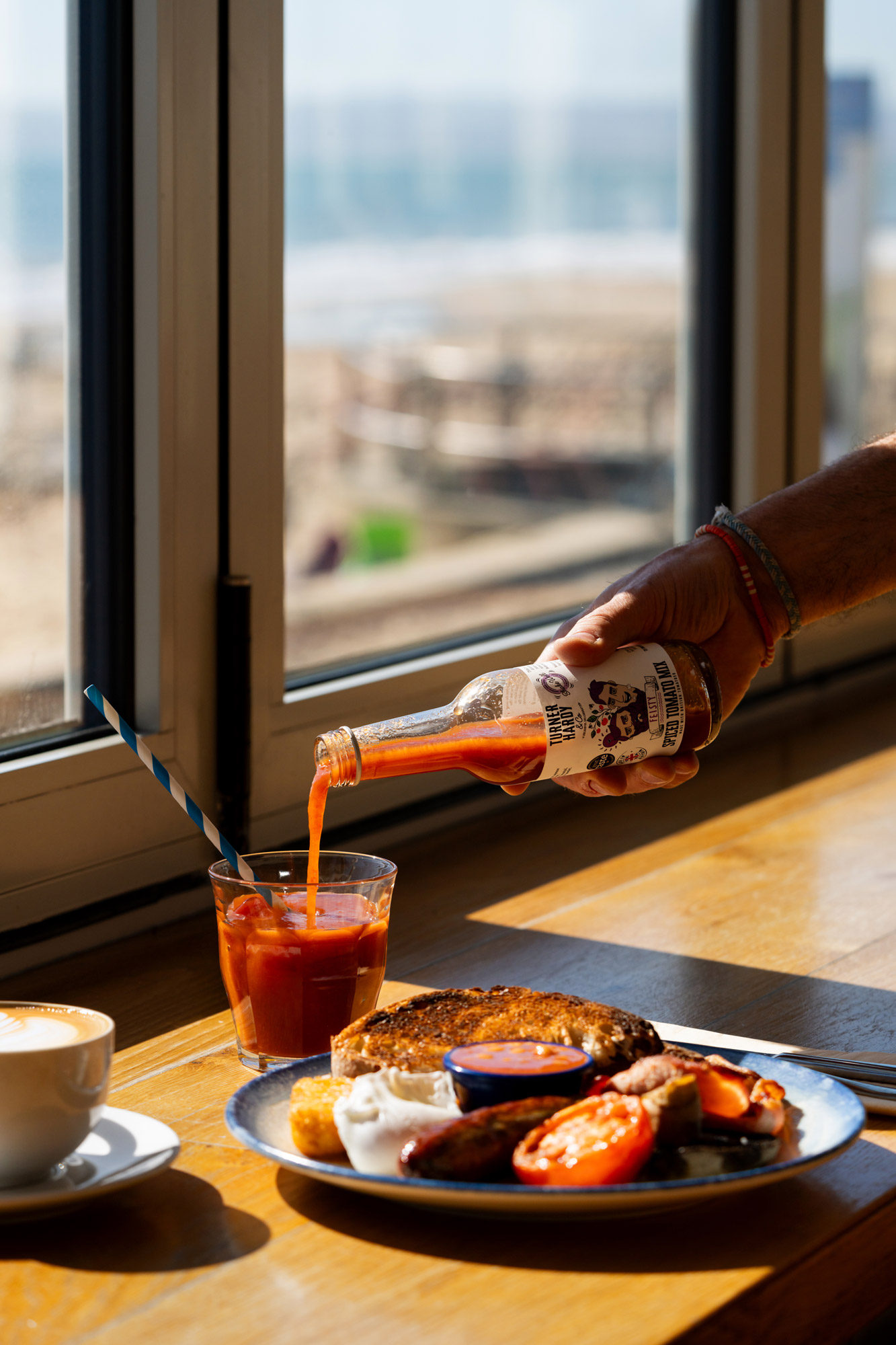 Alum Beach Hut — breakfast with a sea view